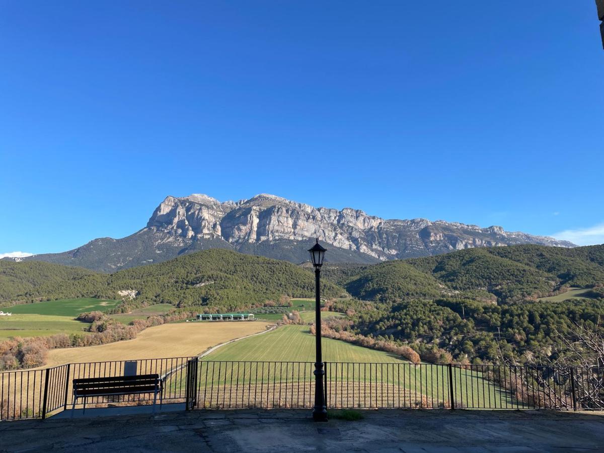 Apartamentos Pirineos Ordesa El Pueyo de Araguas Екстер'єр фото