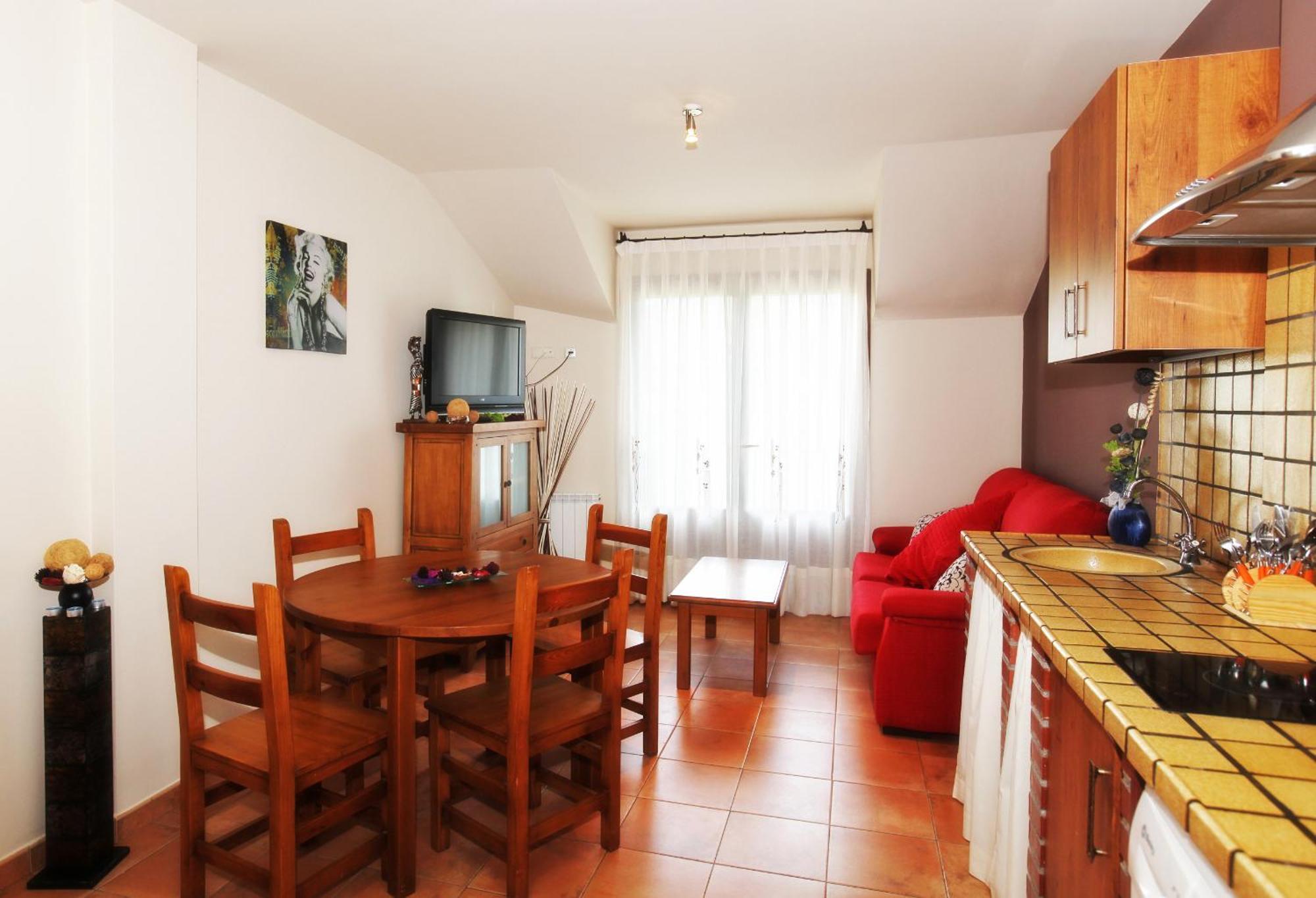 Apartamentos Pirineos Ordesa El Pueyo de Araguas Екстер'єр фото