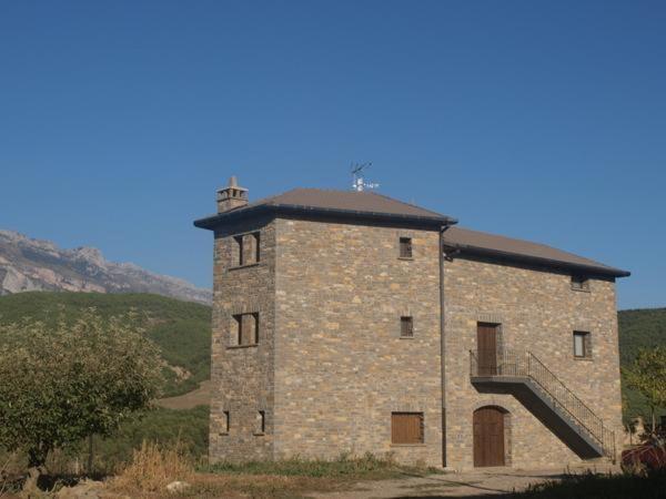 Apartamentos Pirineos Ordesa El Pueyo de Araguas Екстер'єр фото